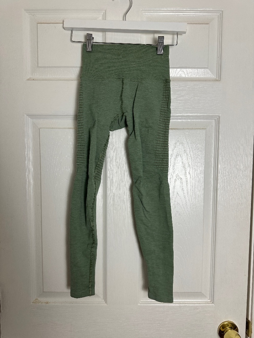 Alphalete Athletics Green Leggings Women Size XS Workout Athletic Athleisure